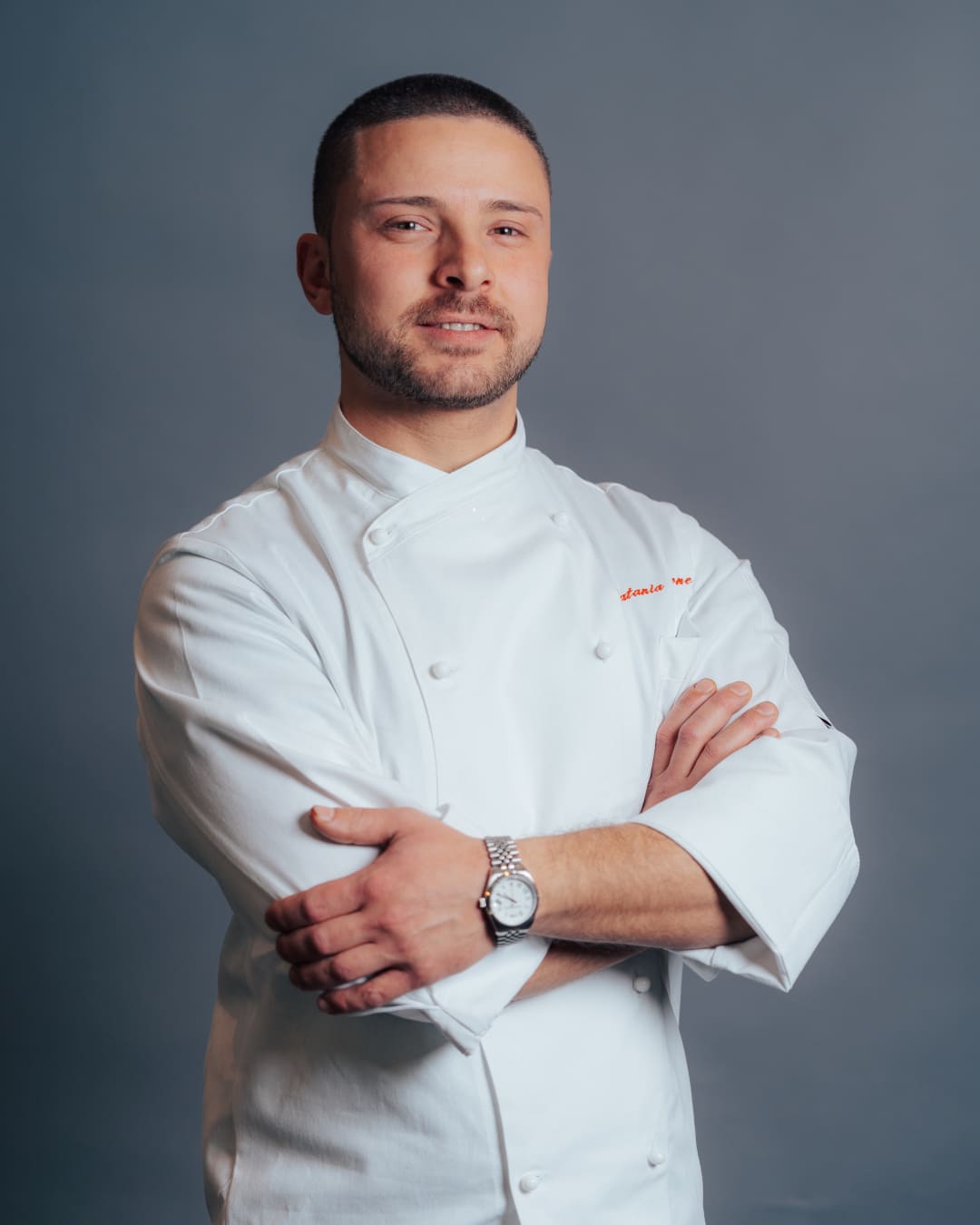 Simone ha iniziato con noi il suo percorso e oggi guida la nostra cucina con passione e competenza.